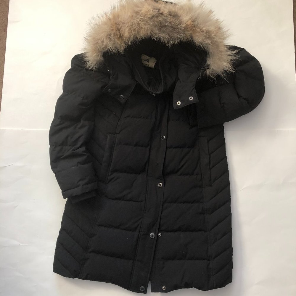 Classic Black Puffer Coat with Faux Fur Trim
